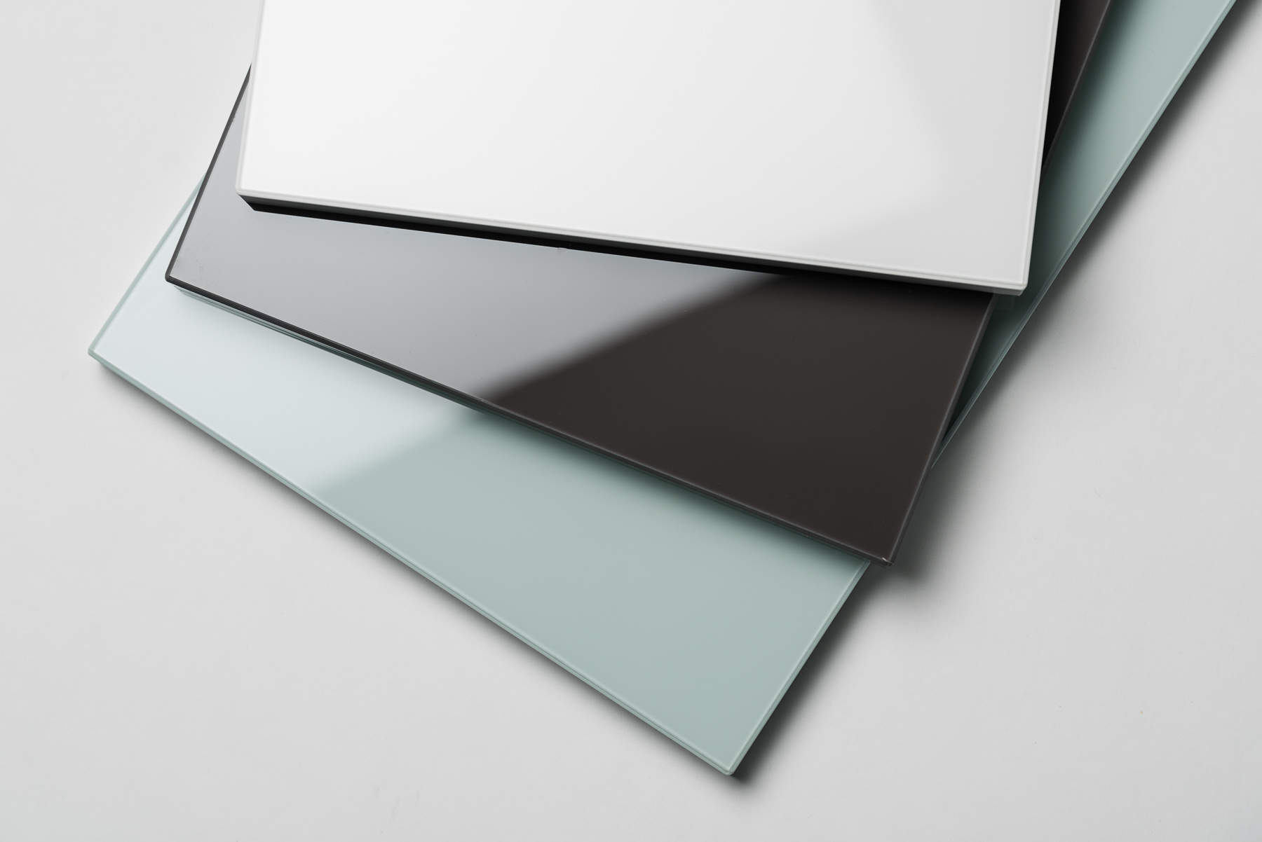 Senosan® GLASS üveghatású front